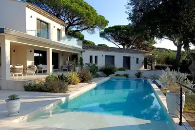 Image de Ste Maxime\nVilla de prestige dans domaine privé – 2500 m² de terrain plat