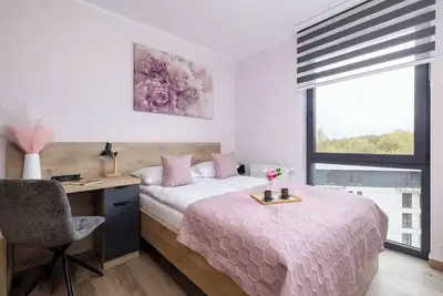 Image de Stylish Apartment | Balcony and Workspace