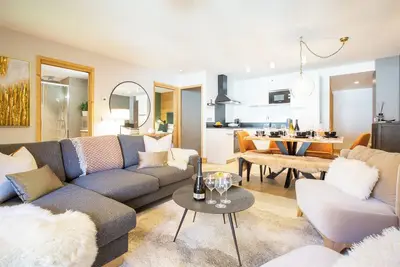 Image de More Mountain - Appartement Bamo *Nouveau pour 2026 est situé au centre de Morzine. À moins de 2 minutes à pied des remontées mécaniques principales.