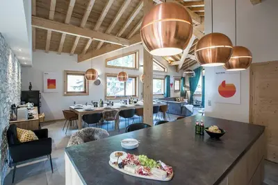 Image de This chalet is a 7 bedroom(s), 8 bathrooms, located in Morzine, Auvergne-Rhône-Alpes.