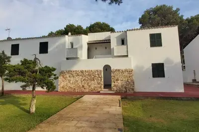 Image de New Listing Renovated apartment 3 minute walk to the beach Julieta 8