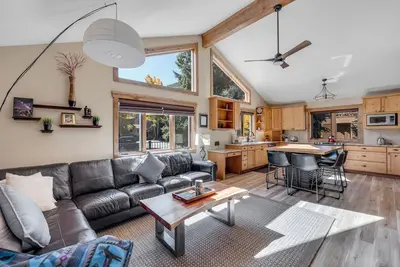 Image de Escape to the serene beauty of Frisco, Co!