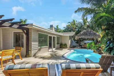 Image de Resort Backyard! Heated Pool! Pool Table! PingPong & Pool Table!