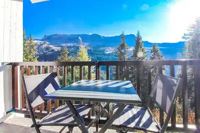 Image de Studio lumineux avec chambre cabine, exposé plein sud