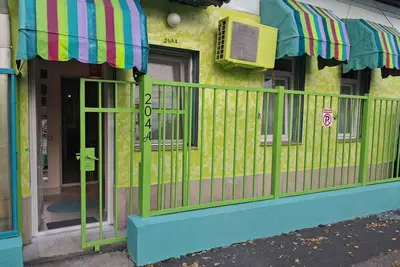 Image de Artsy renovated 2 rooms-1 bedroom House for 4 ppl in good area, all to yourself!