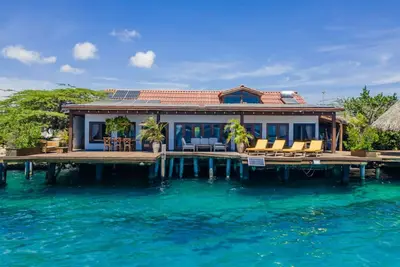 Image de Off-Grid Oceanfront Villa with Overwater Deck