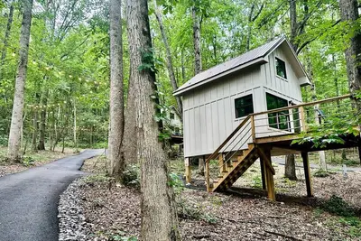 Image de Breathtaking Treehouse with Barbecue and Hot-tub in Scottsboro, Alabama