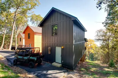 Image de Magical Family Cabin with Breathtaking Beauty and Modern Interior in Alabama
