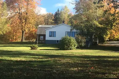 Image de Embrace Nature in this Breathtaking Cottage in Portage Lake, Maine