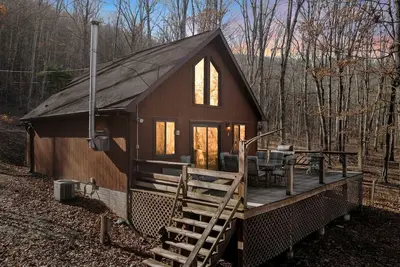 Image de Lustrous Lakefront Cabin Oasis near Lake Ferndale in West Virginia