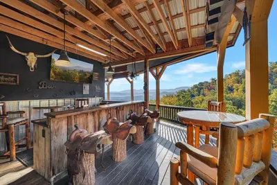 Image de Mtn-View Haven w/ Hot Tub & Bar