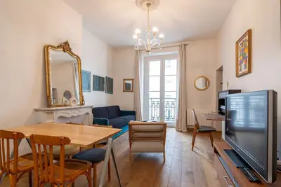 Parisian Elegance – Refined 1br in Le Marais