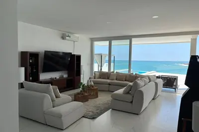 Image de \"House in front of the sea with swimming pool ayangue\"