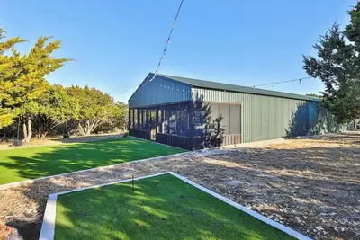 Image de Peaceful Country Hideaway in a 2br Barndominium – Minutes from Everything