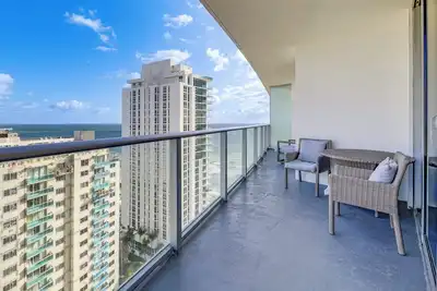 Image de Luxe Condo w/ Hallandale Beach Oceanfront View!