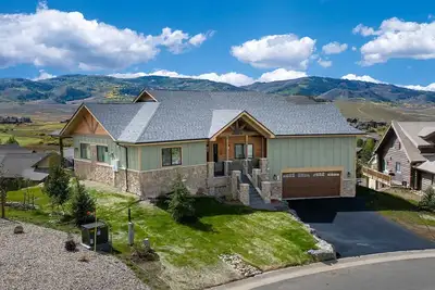 Image de New built, stunning home with Hot Tub, 5/4, near Granby Ranch - sleeps 16
