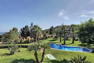 Image de R164 Maison mitoyenne Claire avec grande piscine et jardin arboré de 3000 m²