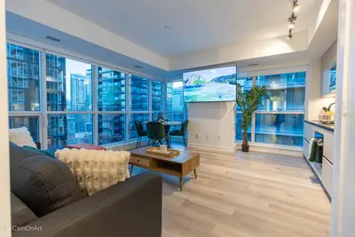 Image de Fully Furnished, Stylish 1Bed Corner Suite in Toronto with Southeast + Lake View