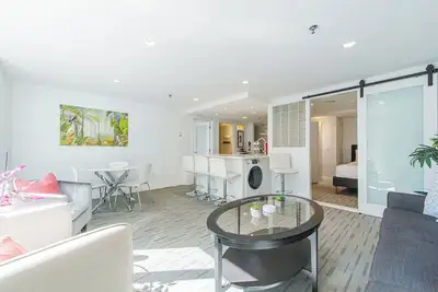 Image de Downtown Halifax Condo- Convention Centre-Central-Business-Family-Nightlife