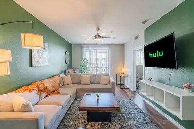 Image de Cozy Stay near Asu | Balcony, Gym, Pool, W/D, Parking