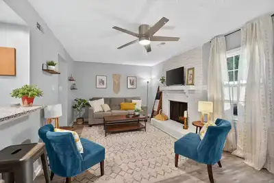 Image de Modern Townhome-Prime Location in Gso