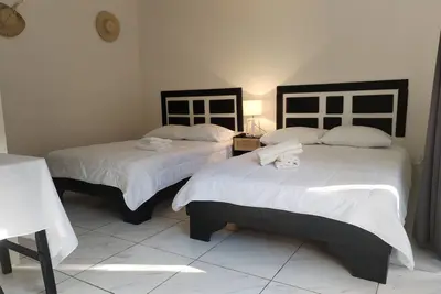 Image de Studio/Pool/Wifi-Full kitchen-A/C-Large Beach-Sunsets-Surf and Relax**