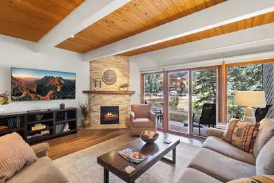 Image de Charming 2br, 2ba condo in the heart of Telluride, perfect for 6 guests.