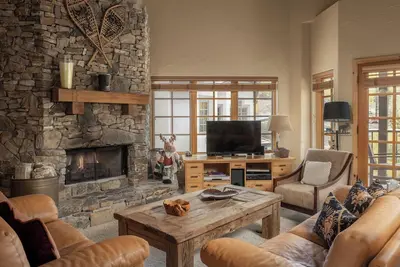 Image de Experience luxury in Mountain Village at Westermere #410, a spacious 2br condo.