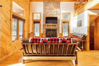 Image de Edin's Chalet - Whiteface Mountain 4-bedroom-2 Baths - 7 beds