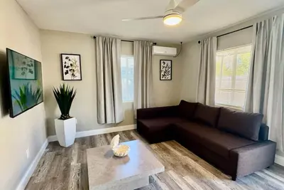 Image de Renovated Clearwater Apt | Luxury Shower |Sleeps 4