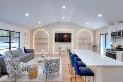 Image de The Elite House | Modern Brookhaven Retreat Near Buckhead