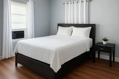 Image de Heated Winter Stay • 3br Home • Pet-Friendly • Free Parking • Near Hospitals • 6