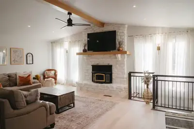 Image de Hilltop Haven - Cozy and Private 3-bedroom Cottage close to Downtown Rogers