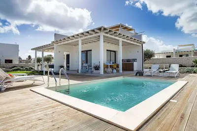 Image de Maison de vacances privée avec Wifi, climatisation, piscine privée, Tv, terrasse, vue panoramique