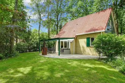 Image de Bungalow luxuriant avec jacuzzi extérieur privé