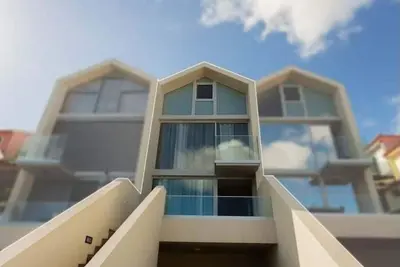 Image de Home in Santa Cruz - New · 2 bedrooms · 2 beds · 3 baths