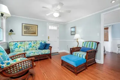 Image de Creekside Cottage with Sunroom and Fire Pit - with Plenty of Outdoor Space Near Assateague Island in Chincoteague, Va