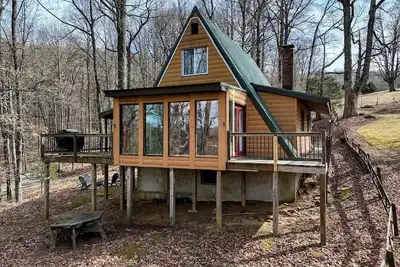 Image de Cozy Getaways in this Cute A-Frame Cabin in Suches, Georgia