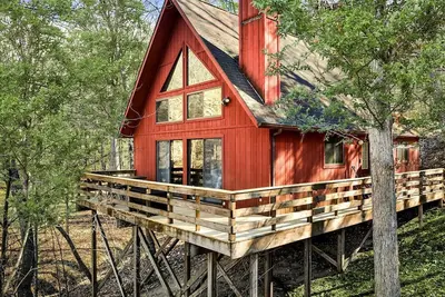 Image de Stunning Chalet-Cabin with Modern Decor and Fire Pit, Minute from Lake Laura in Basye, Va