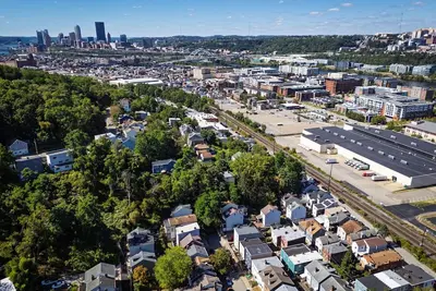 Image de 3-bedroom house in peaceful Pittsburgh neighborhood
