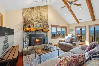 Image de On Eagles Wings: Family Friendly Mtn Top Cabin with views of Grandfather Mountai