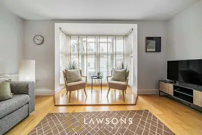 Image de Central Windsor Gem | 2 Bed, 2 Bath, Free Parking