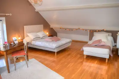 Image de Chambre d’hôtes « Chambre Bouvreuil » avec piscine partagée, terrasse commune et Wi-Fi