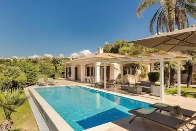 Image de Dina - Trois Chambres Villa, Couchages 6