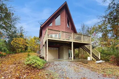 Image de Unique cabin with amazing mountain views, pond access, wifi, & close to shopping