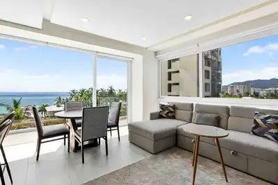 Image de Relaxing condo with rooftop pool, oceanview balcony & walkable beach access