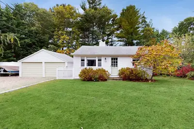 Image de Cozy dog friendly cottage: close to beaches & large fenced yard