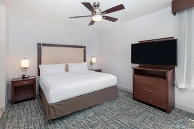 Image de Perfect for Families! 2 Suites Near Perimeter Mall w/ Breakfast & Parking!