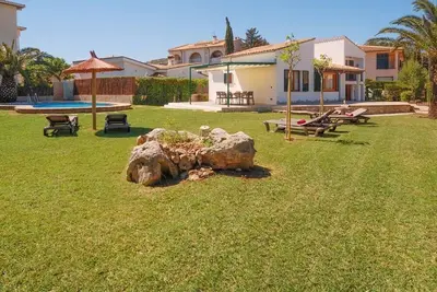 Image de Residential. Walkable approx 100m to beach and sea Puerto Pollensa. Large Lawn area.