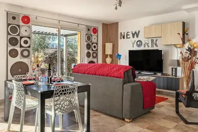 Image de Gîte « Maguy Les Oliviers » : Vue Montagne, Wi-Fi et Climatisation